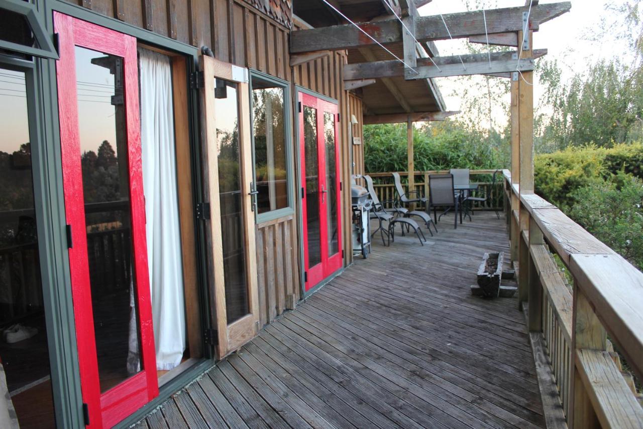 Treetop Hideaway - Taupo Holiday Home Exteriör bild
