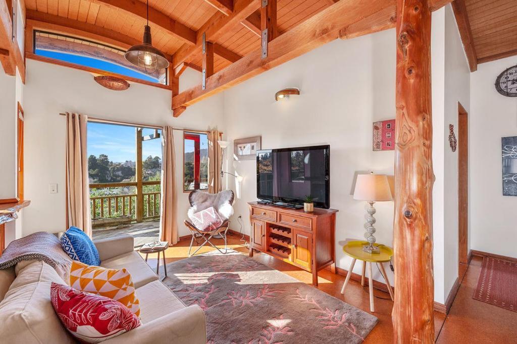 Treetop Hideaway - Taupo Holiday Home Exteriör bild