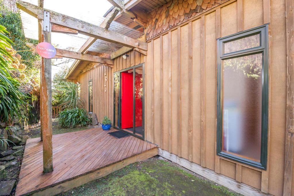 Treetop Hideaway - Taupo Holiday Home Exteriör bild