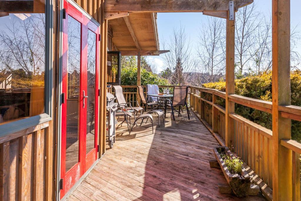 Treetop Hideaway - Taupo Holiday Home Exteriör bild